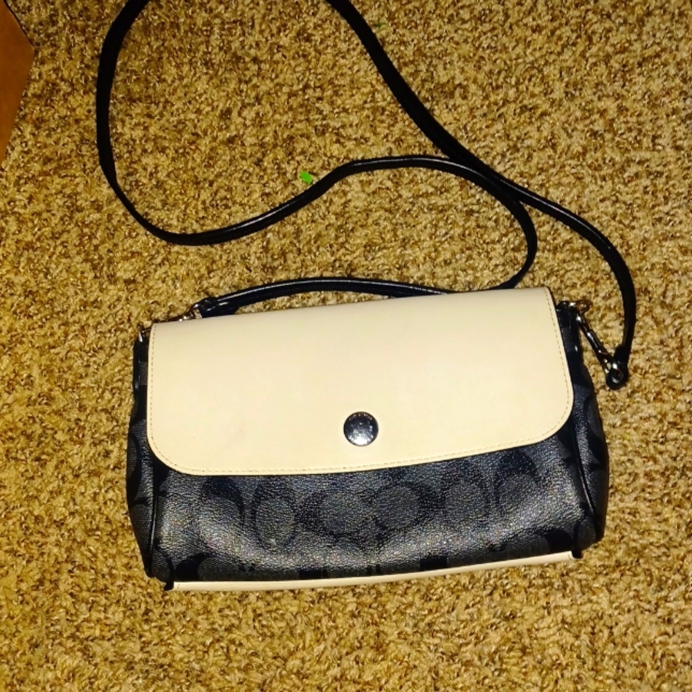 COACH SMALL SHOULDER BAG!!!